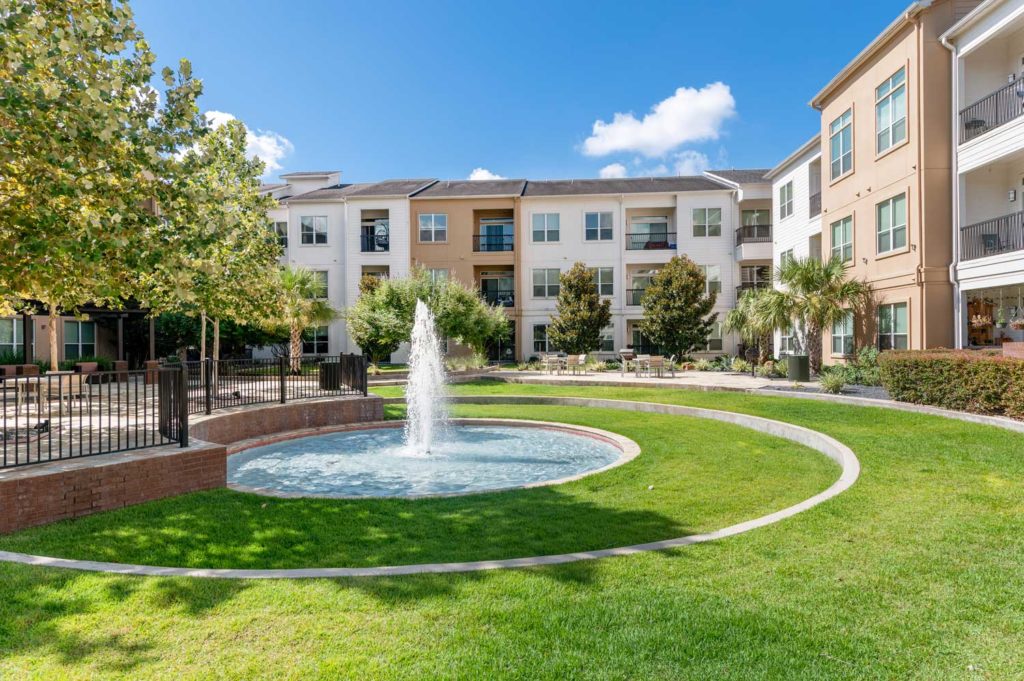 Domain on the Parkway Apartments; one two three bedroom apartments homes for rent pet friendly in west Houston near Energy Corridor