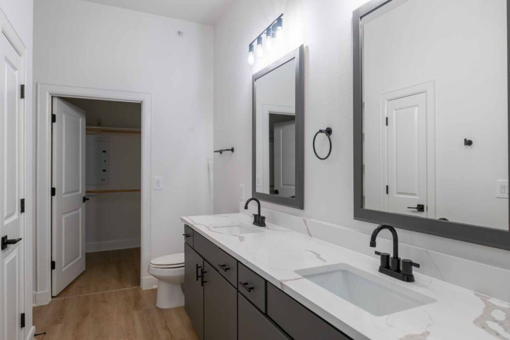 bathroom - renovated unit - Domain on the Parkway